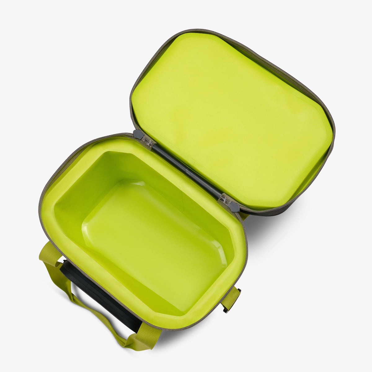 trailmate-18-can-cooler-bag-b4 00066772-O2.jpg